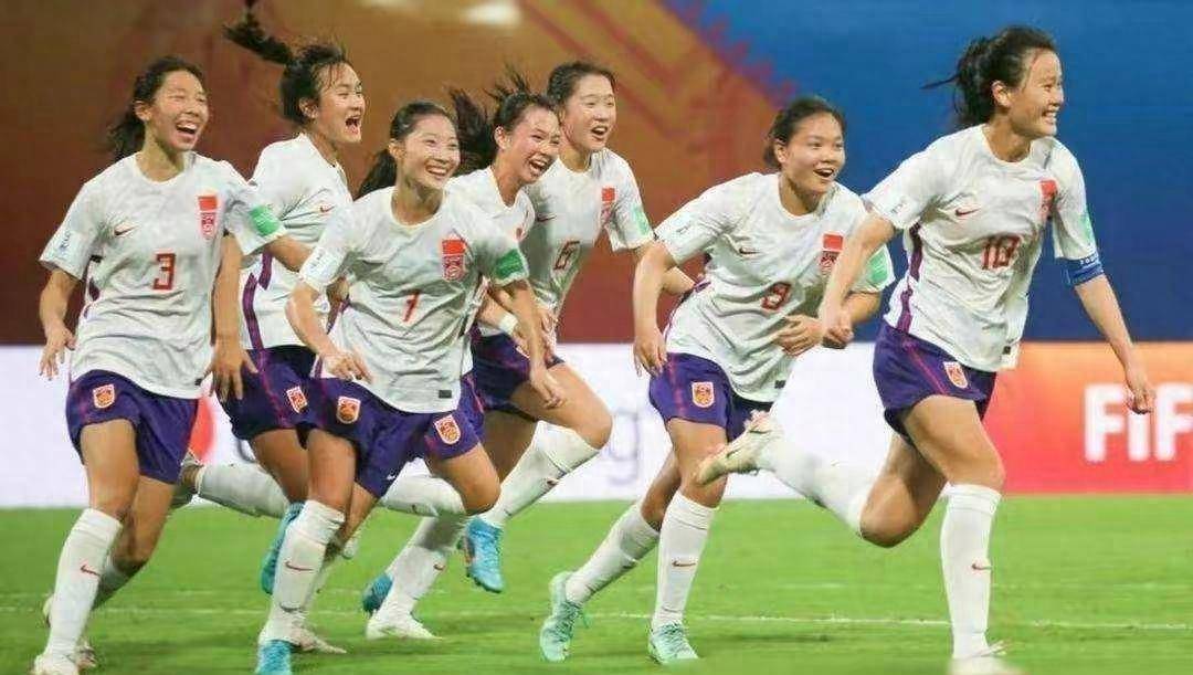 包含欧洲女足赛事争夺激烈，球员表现抢眼的词条