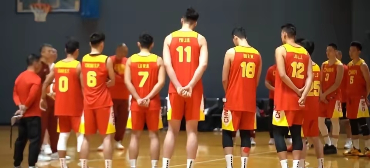 中国男篮集训名单：周琦回归赵继伟赵睿在列(中国男篮21人集训名单郭艾伦周琦王哲林领衔)
