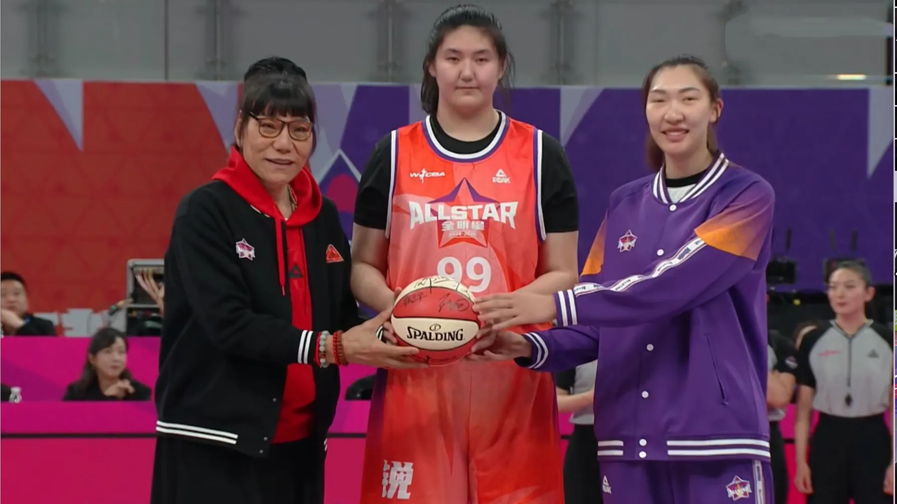 FIBA发布中国女篮写真张子宇韩旭搞怪的简单介绍