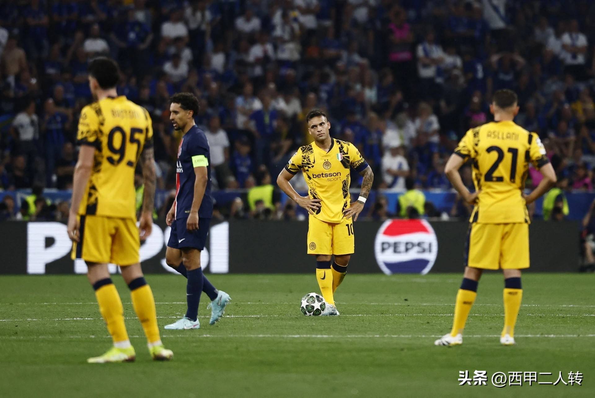 关于欧冠3冠王不败晋级，欧美对阵燃爆淘汰赛，CCTV5失宠直播权的信息