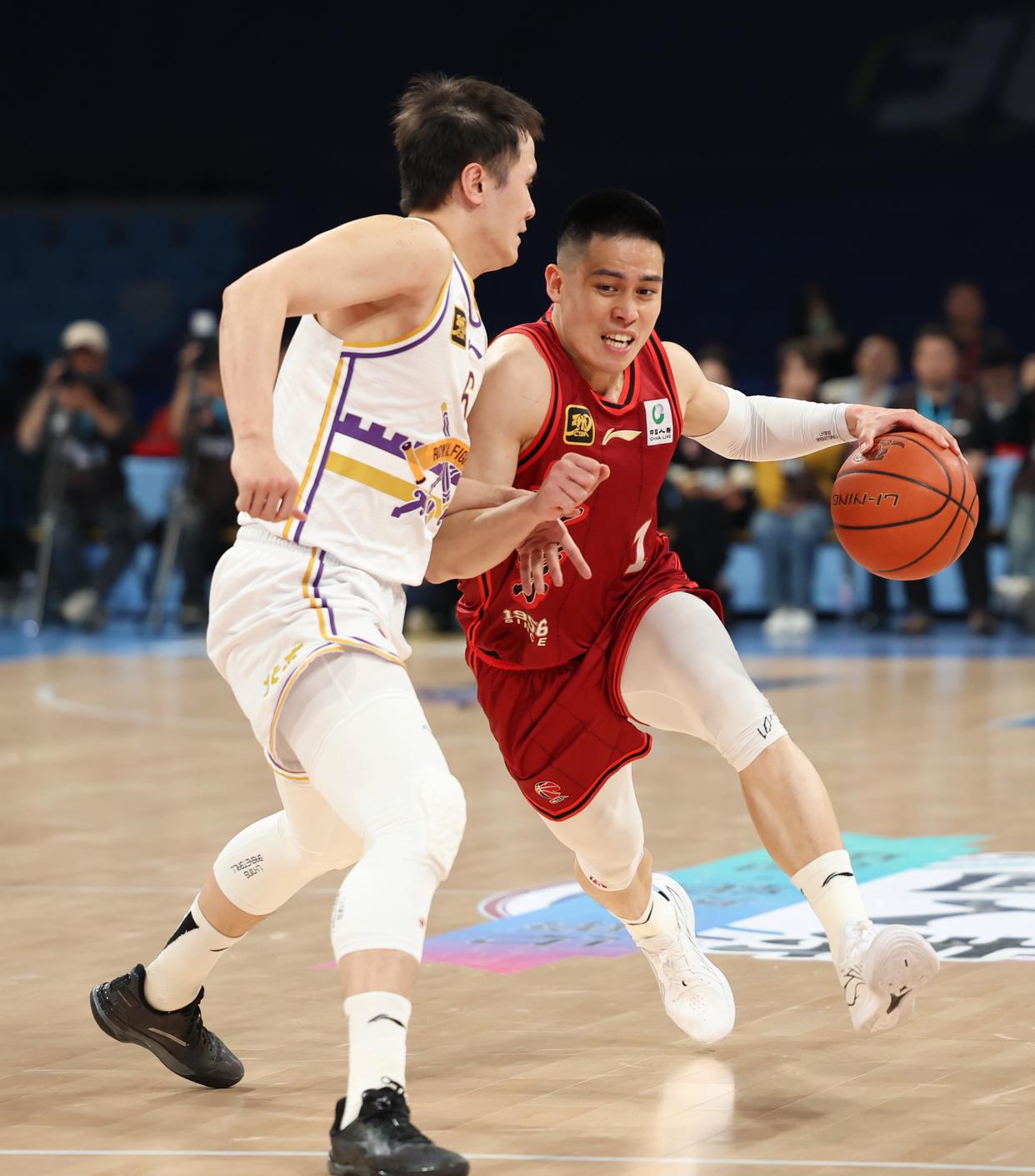 包含CBA官方发布北京男篮集锦：一起来回顾北京男篮的季后赛高光表现的词条