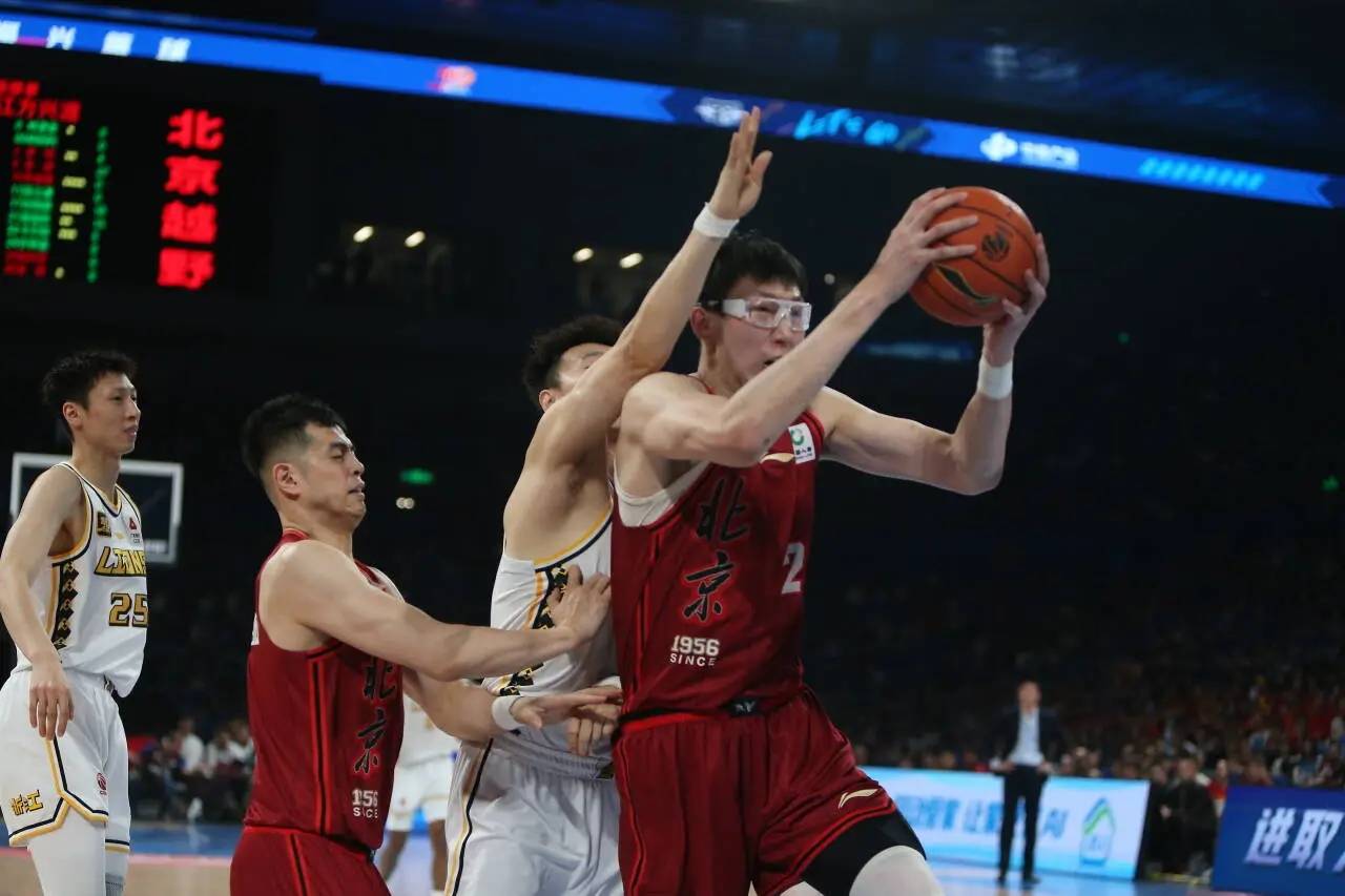 包含CBA官方发布北京男篮集锦：一起来回顾北京男篮的季后赛高光表现的词条