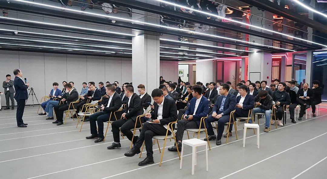 教练告诉我们狭路相逢勇者胜，开局就带着必胜信念